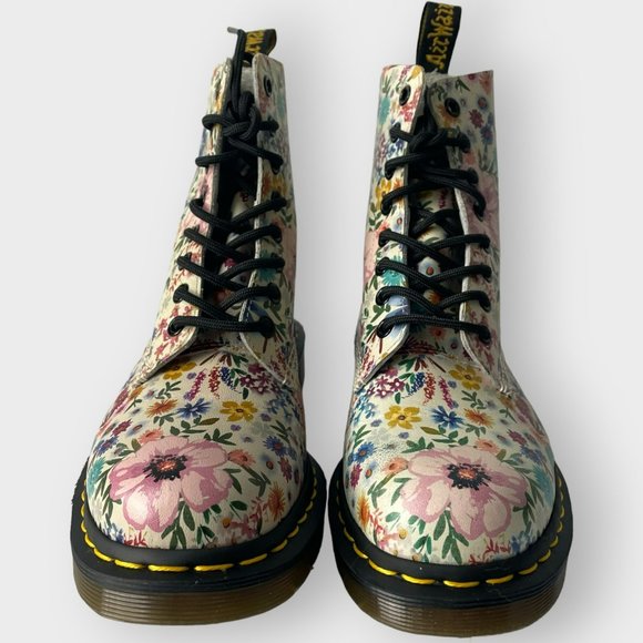 Dr. Martens Pascal Wanderlust Boots Floral Bone Mallow Leather Lace Up US Size 7 - Picture 2 of 16